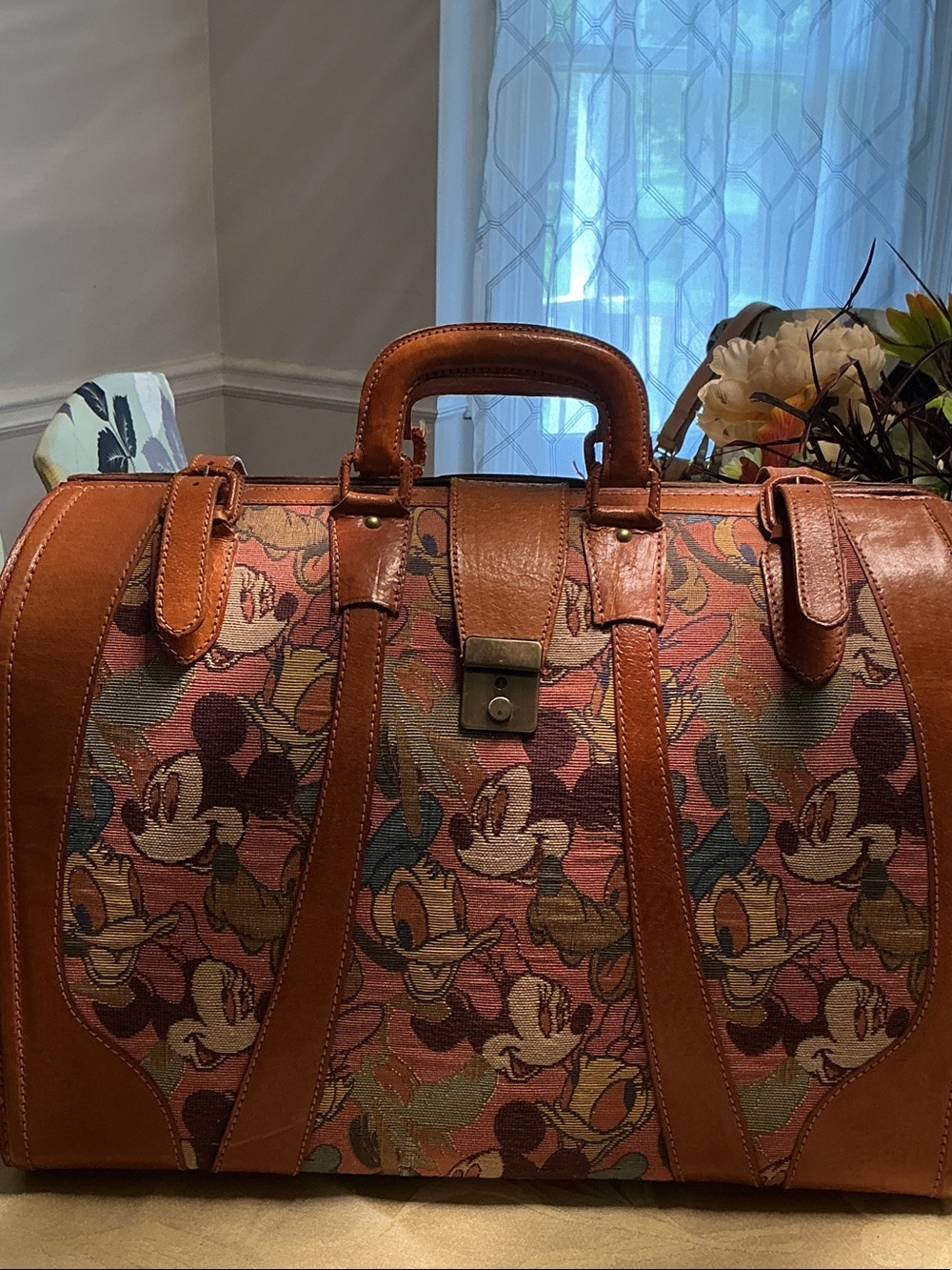 Disney vintage COLLECTORS, EDITION Mickey & Friends Canvas Weekender Bag